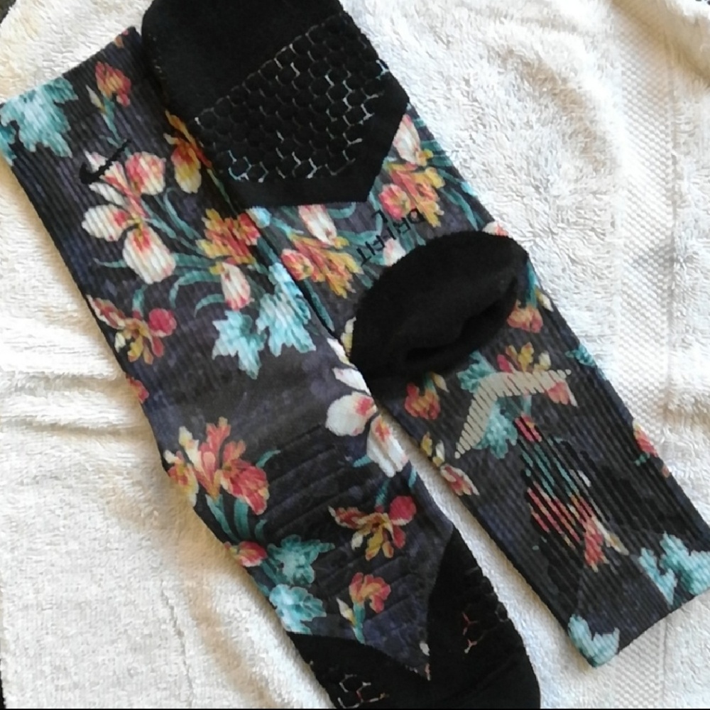 Nike Elite Digital Running Socks Floral NWOT cute!